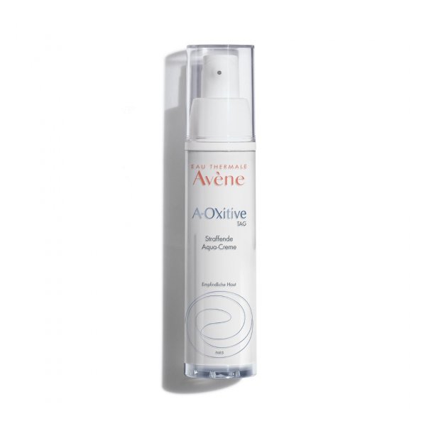 Flasche mit straffender Aqua-Creme von Avène, weiße Verpackung mit Pumpspender und leicht transparentem Verschluss.