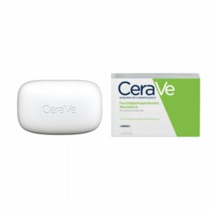 CeraVe feuchtigkeitsspendendes Waschstück in weißer Verpackung mit grünen Akzenten, geeignet für normale bis trockene Haut.