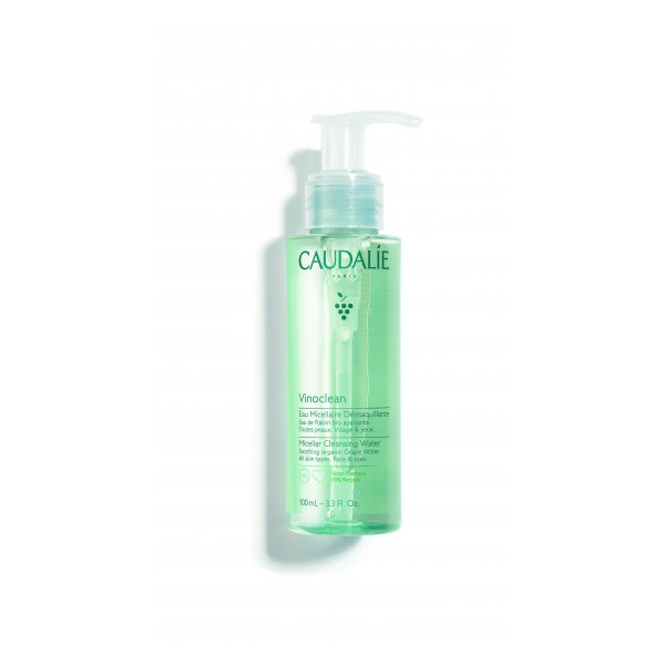 Flasche mit micellarer Reinigungswasser von Caudalie, grün, mit Pumpspender und beschreibendem Etikett.