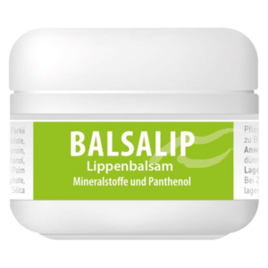 Weißer Behälter mit grünem Etikett, beschriftet mit "BALSALIP Lippenbalsam" und Inhaltsstoffen.
