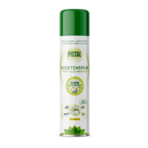 Insektenspray in einer grünen Sprayflasche mit pflanzlichen Inhaltsstoffen und Citronella.