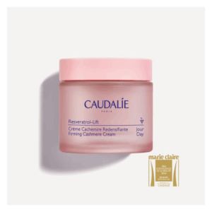 Runde Rosatönige Cremeverpackung von Caudalie mit Aufschrift zu einer straffenden Tagescreme.