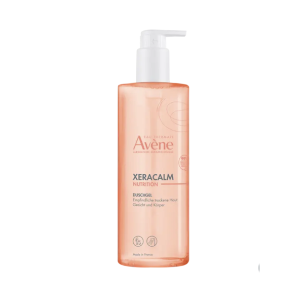 Flasche mit Avène XeraCalm Duschgel für empfindliche, trockene Haut in einem transparenten Behälter mit Spender.