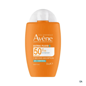 Sonnencreme in orangeflüssiger Flasche mit 50ml, für hohen UV-Schutz und ölkontrollierende Wirkung.