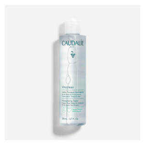 Flasche mit Caudalie Vinoclean hydratisierender Lotion, 200 ml, aus recyceltem Plastik, für sämtliche Hauttypen.